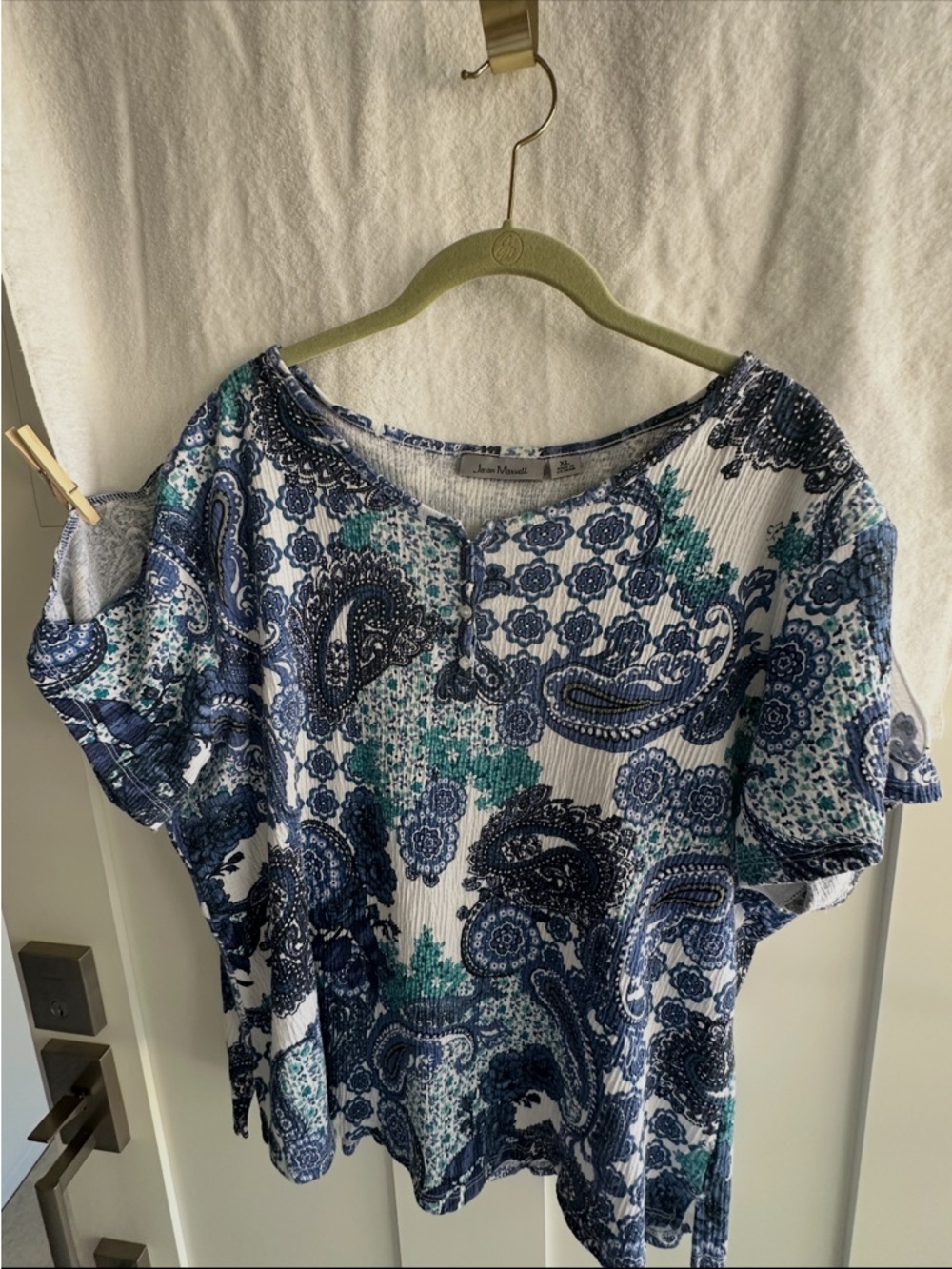 jason maxwell Blue and Teal Paisley Short Sleeve Top